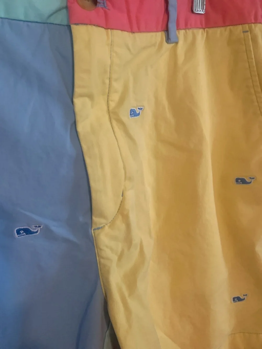 Vineyard Vines Two-Tone Whale Embroidered Men’s Shorts - Picture 2 of 8